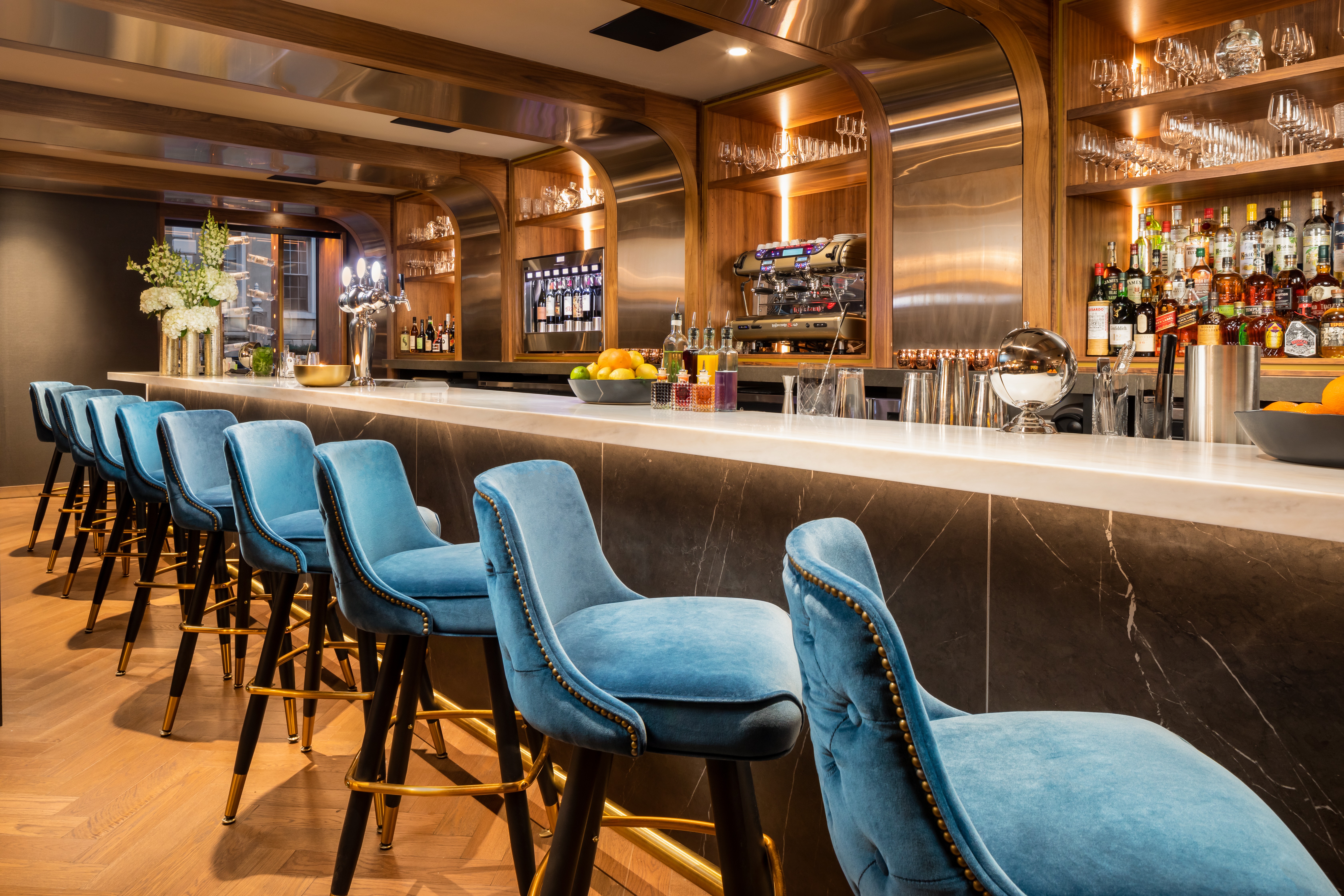 MAD Bar & Lounge